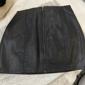 Alot faux leather skirt